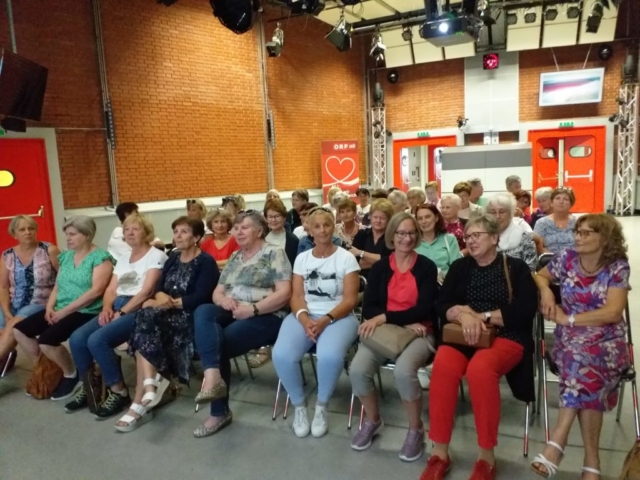Besuch der Union Damen St. Florian am Inn beim ORF Linz