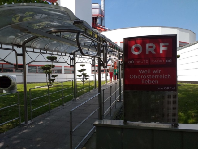 Besuch der Union Damen St. Florian am Inn beim ORF Linz